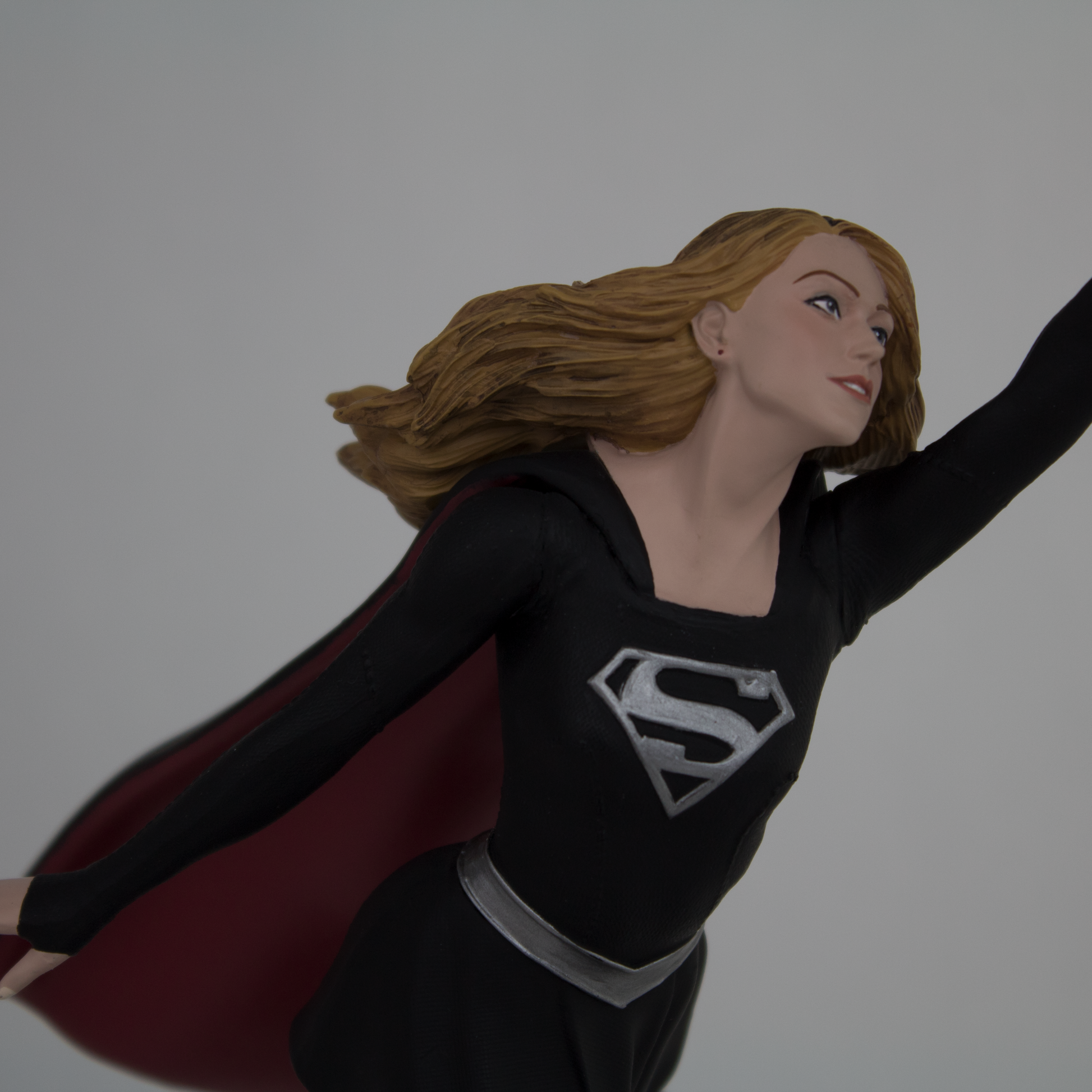 DC Comics Dark Supergirl Polystone Statue - Exclusive - Icon Heroes 