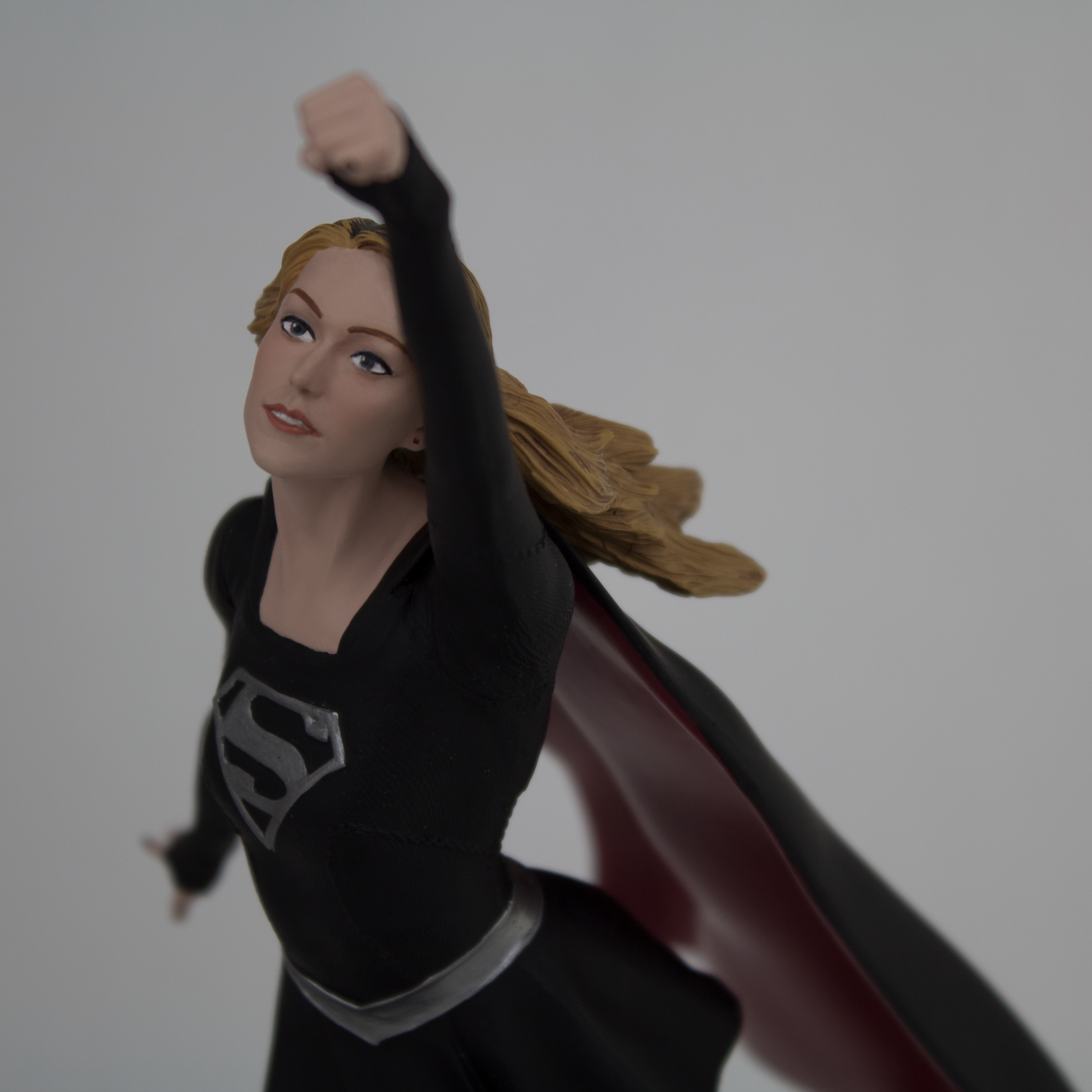 DC Comics Dark Supergirl Polystone Statue - Exclusive - Icon Heroes 