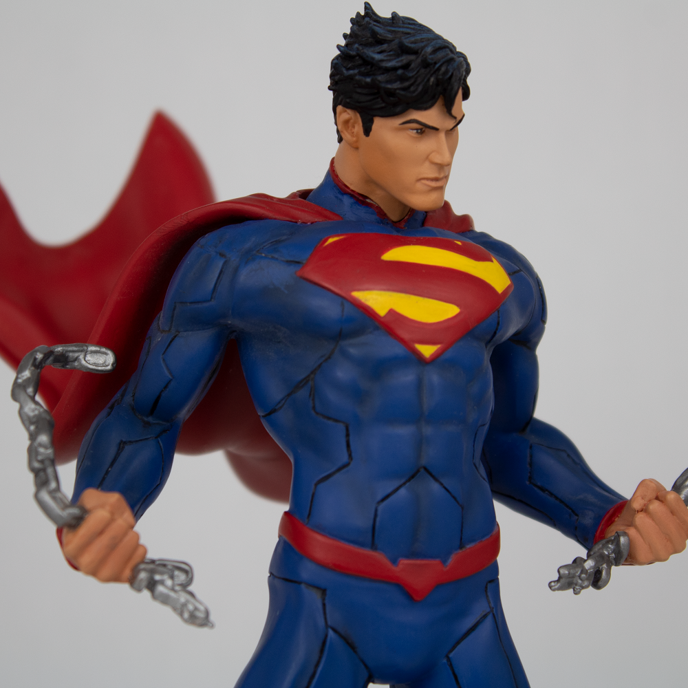 DC Comics Superman Unchained Polystone Statue - Icon Heroes 