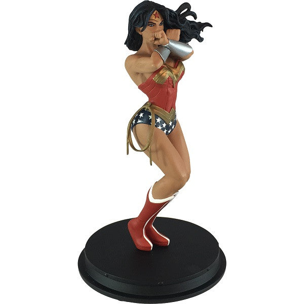 DC Comics Wonder Woman "Defender" Statue (GameStop Exclusive) - Icon Heroes 